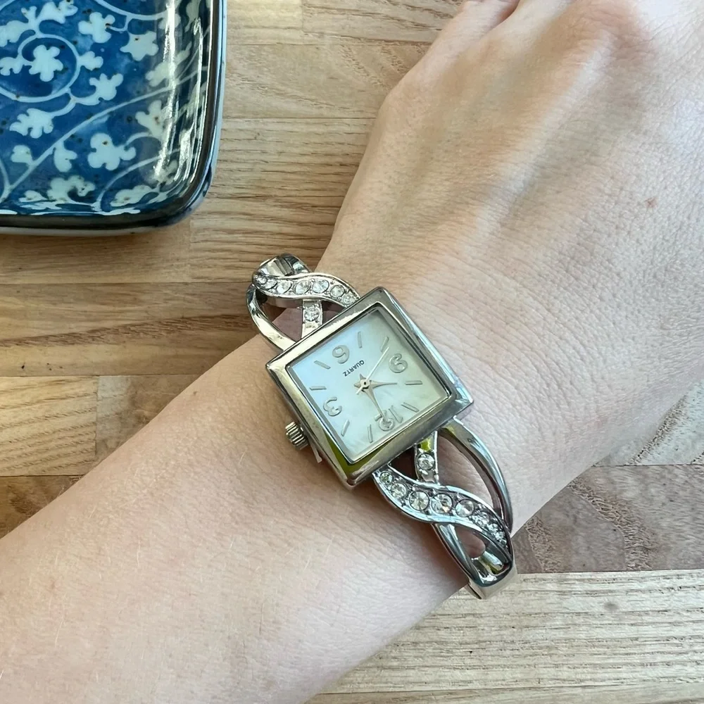 Unbranded ladies square silver tone hinged bangle bracelet watch NEW BATTERY
